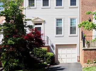 4232 Sleepy Lake Dr, Fairfax, VA 22033
