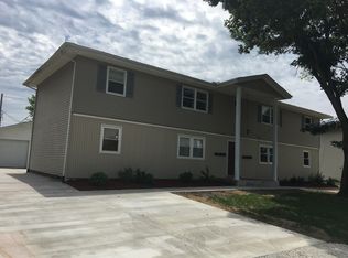 30 Circle Dr, Chatham, IL 62629