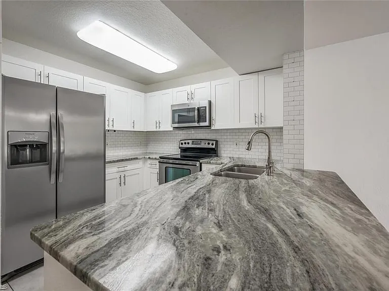 8244 Key Royal Cir #615 — Photo 1