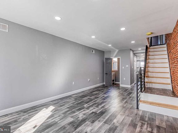 4th image of 2029 E Cumberland St