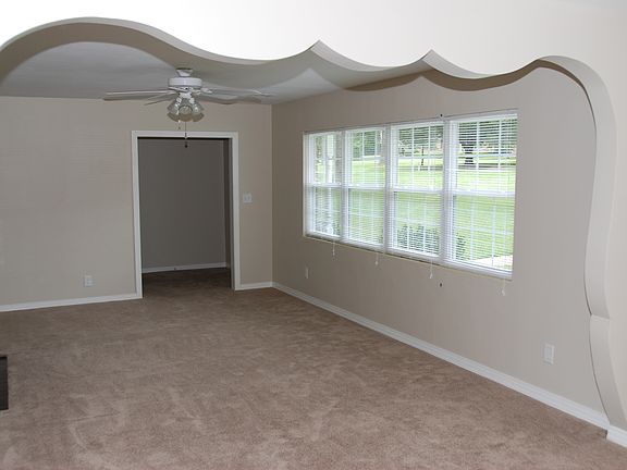 5th image of 220 Dogwood Ave