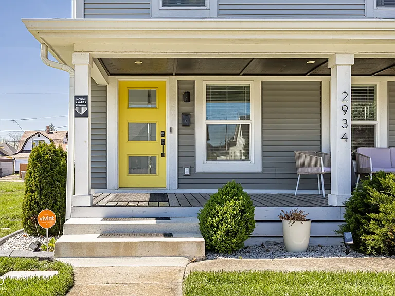 2934 Macpherson Ave — Photo 3