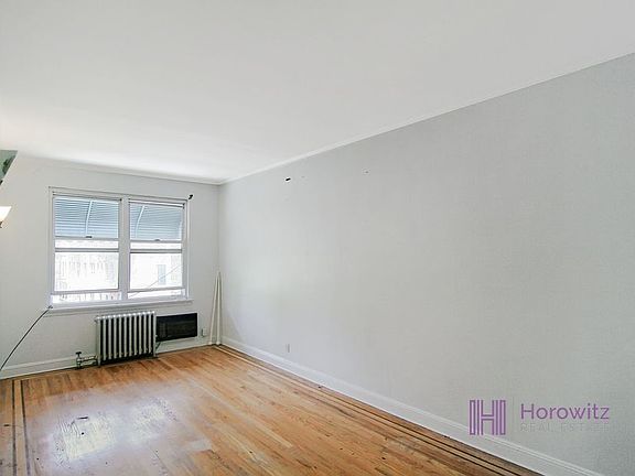 3rd image of 3317 Crescent St APT 3