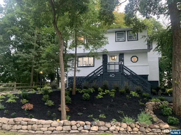 40 W Oak St, Ramsey, NJ 07446