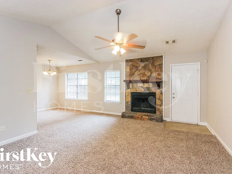 1207 Iron Gate Blvd — Photo 3