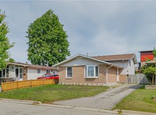 46 Calmcrest Dr, Kitchener, ON N2E1V3