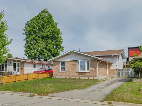 46 Calmcrest Dr, Kitchener, ON N2E 1V3