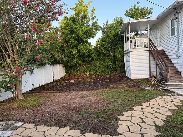 213 S Bradford Ave — Photo 14