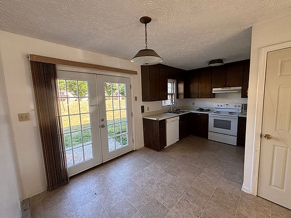 3rd image of 750 Rolling Hills Dr #A