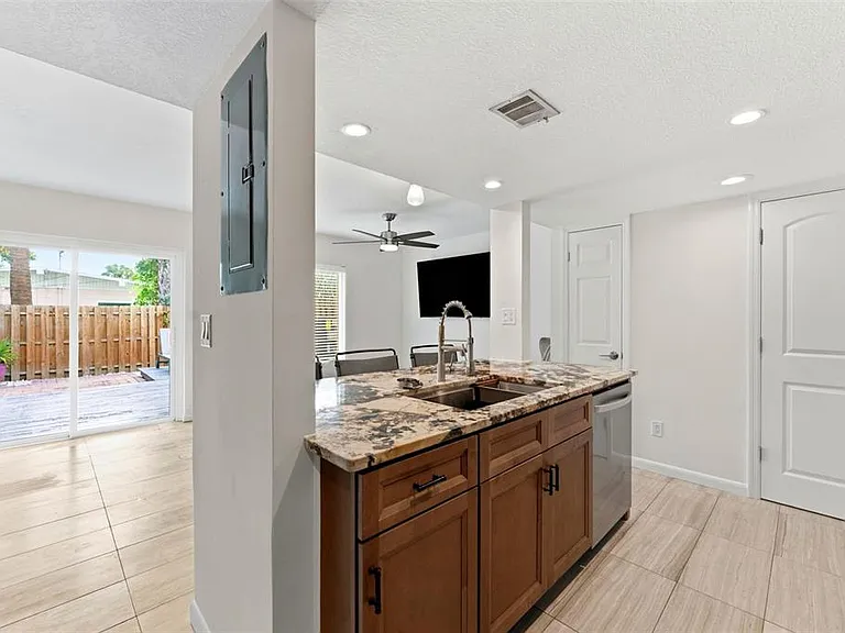105 E Davis Blvd #B — Photo 14