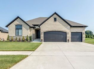 22099 Chaucer Ct, Macomb, MI
