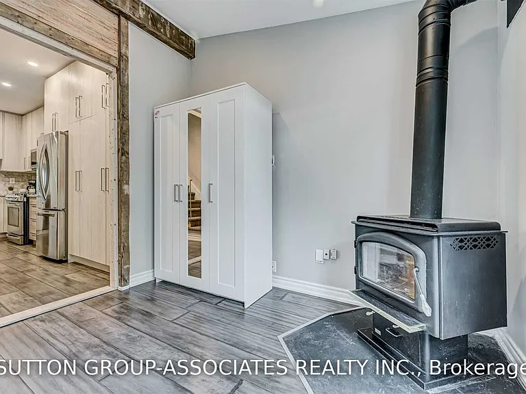 739 Manning Ave — Photo 10