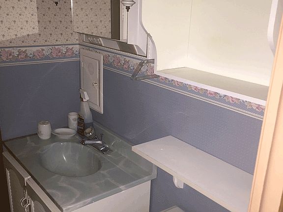 3rd image of 4079 Arlington Ave