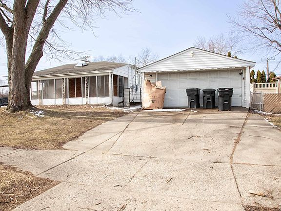 3rd image of 33618 Warren Rd