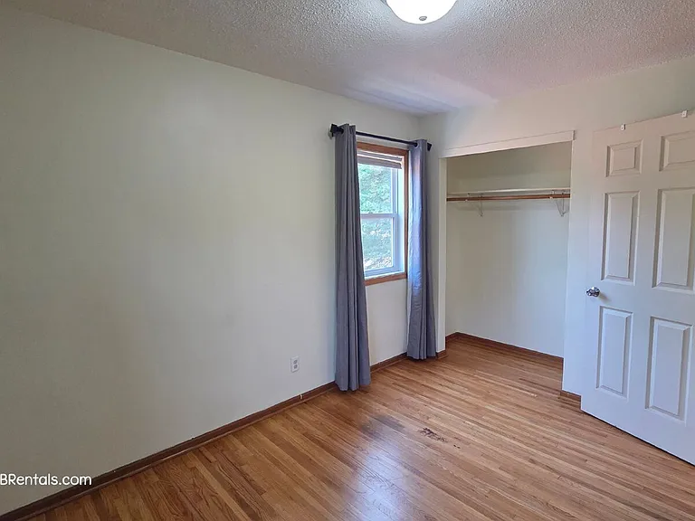 727 Thomas Ave N #2 — Photo 12