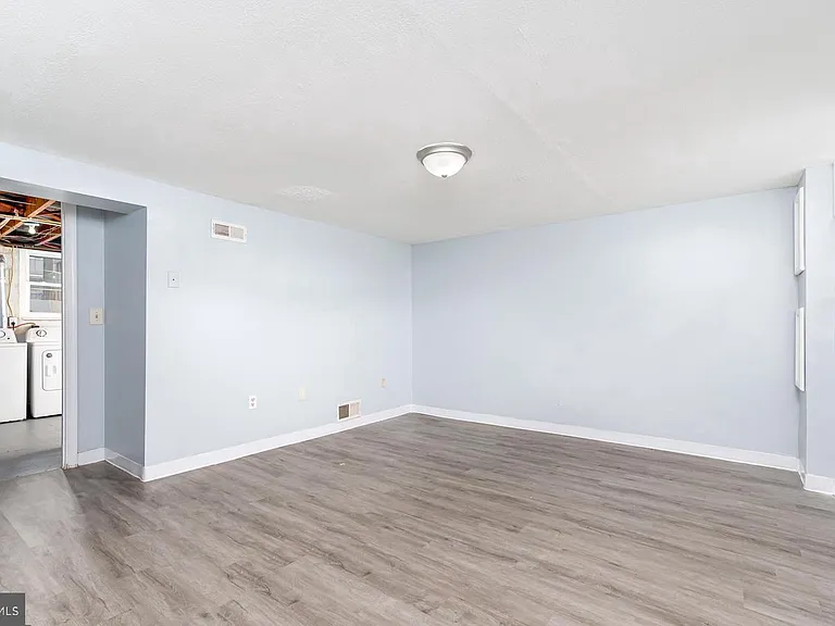 2020 Dineen Dr — Photo 8