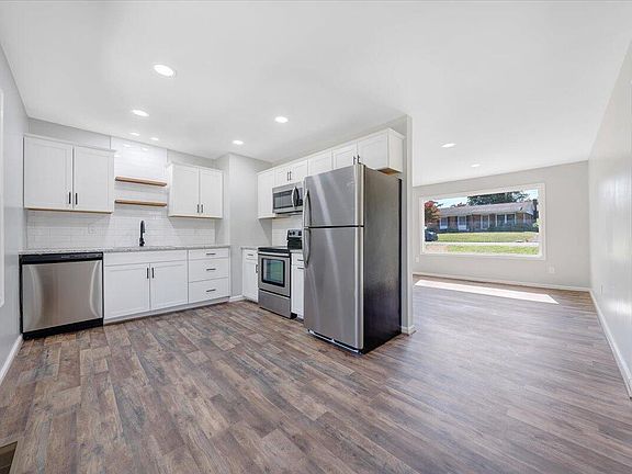 5th image of 1060 Maywood Dr