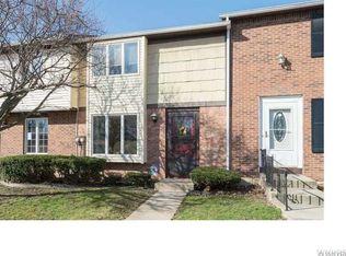 186 Stepping Stone Ln, Orchard Park, NY 14127