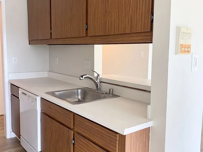 1190 W. Hillsdale Blvd. — Photo 6