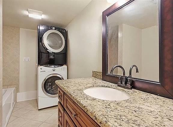 3rd image of 4513 Banks St #15