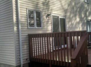 14 Windwood Dr, Windsor Locks, CT 06096