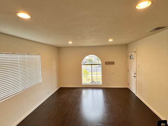 3rd image of 15113 McRae Ave