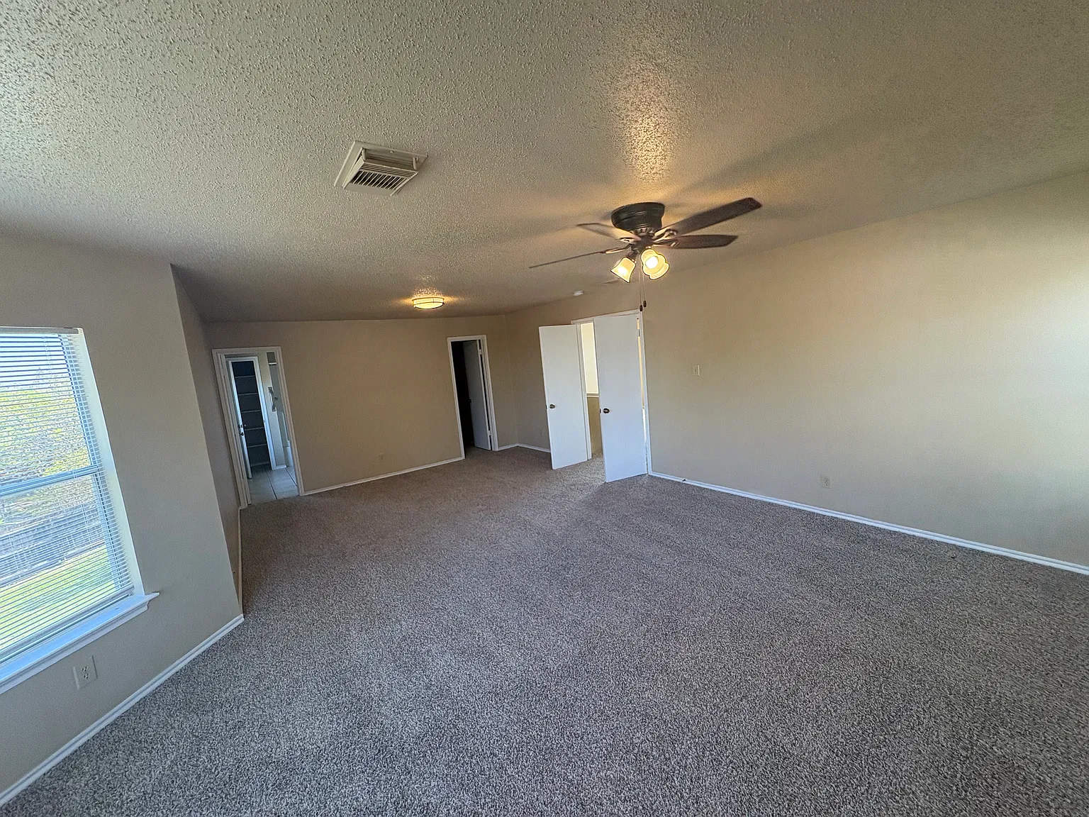 3 bed, 2.5 bath, 2195 sqft, $1,650 — Photo 2