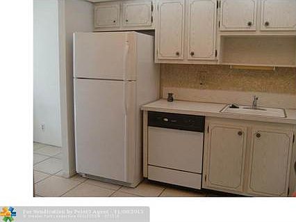 3rd image of 2741 Taft St APT 201