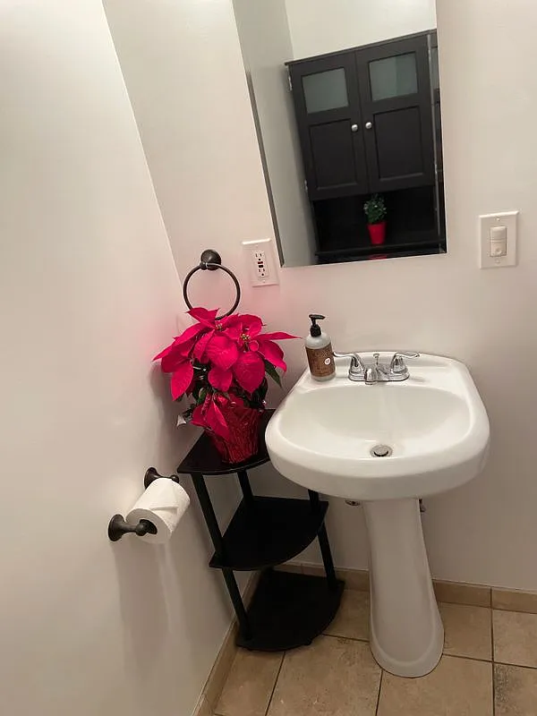 1 bed, 1.0 bath, 140 sqft, $1,175 — Photo 2