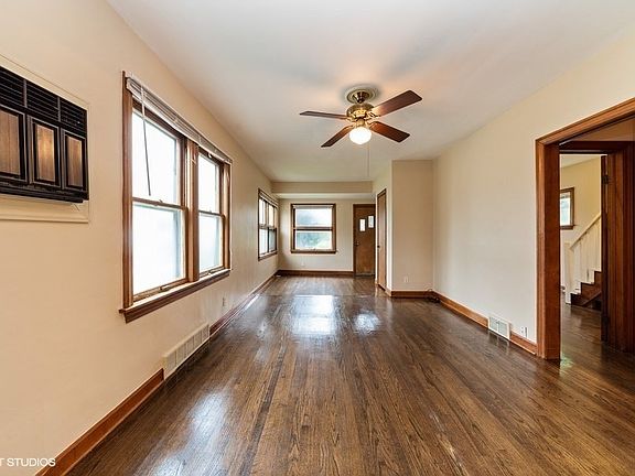 2nd image of 104 W Burlington Ave