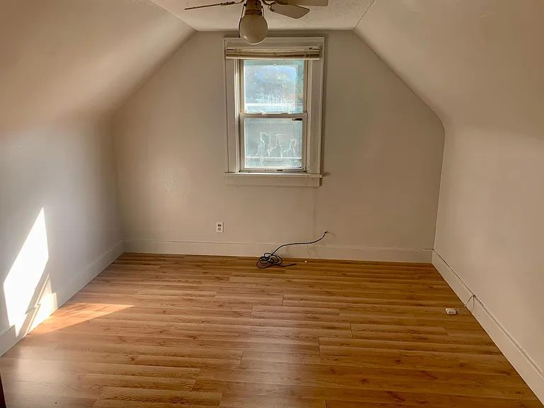 3645 N Leroy Ave — Photo 8