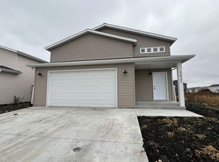 3837 33rd St S, Moorhead, MN 56560