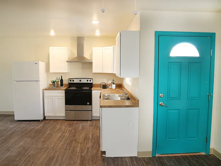 478 Morgan St — Photo 5