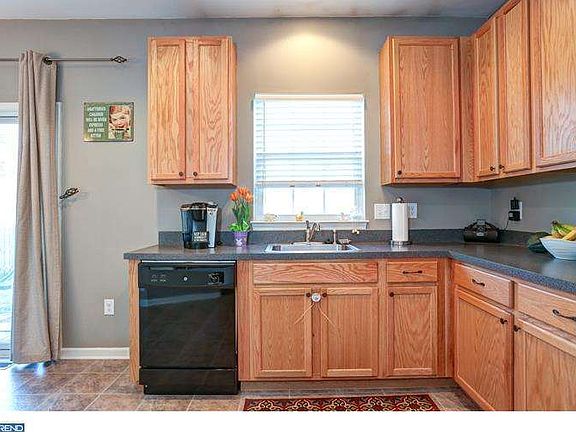 3rd image of 704 Cordoba Ct
