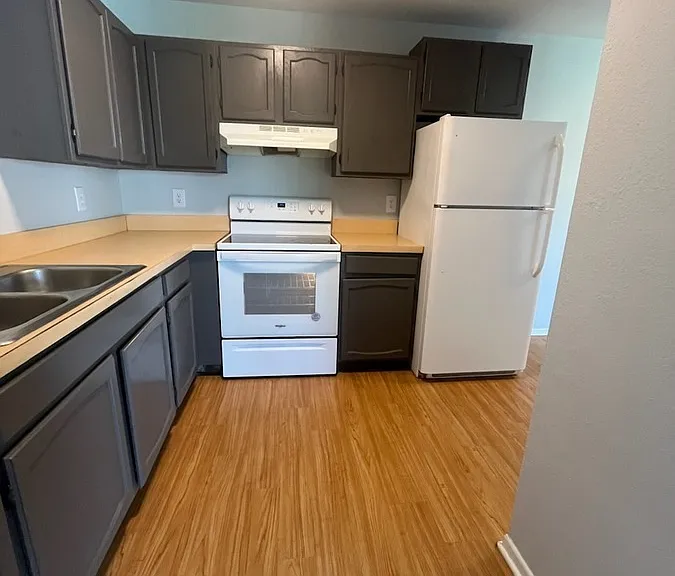 326 Stratford Way #6 — Photo 1
