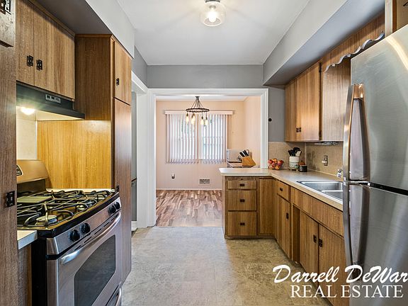 2nd image of 852 Lake Michigan Dr NW