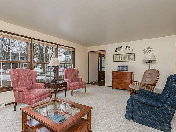 4th image of 451 Tyrolian Dr