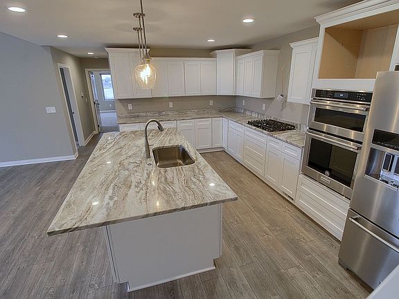 4th image of 46850 Emerald Creek Dr