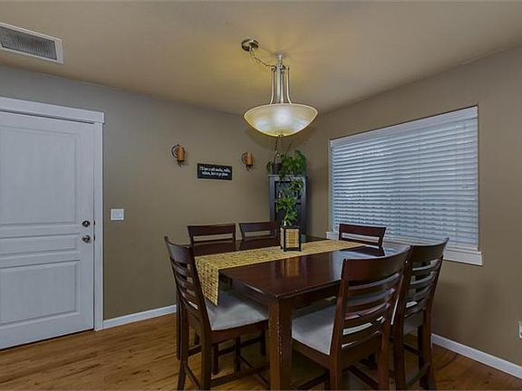 4th image of 20488 SE Brentwood Ave