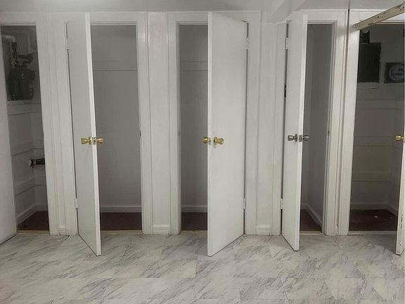 3rd image of 985 E 31st St #1