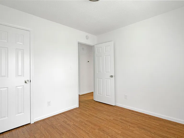 453 Waverly Pl — Photo 22