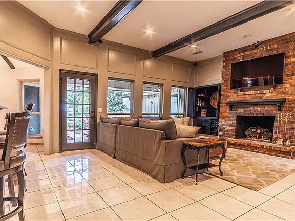 3rd image of 1501 Sugar Creek Dr