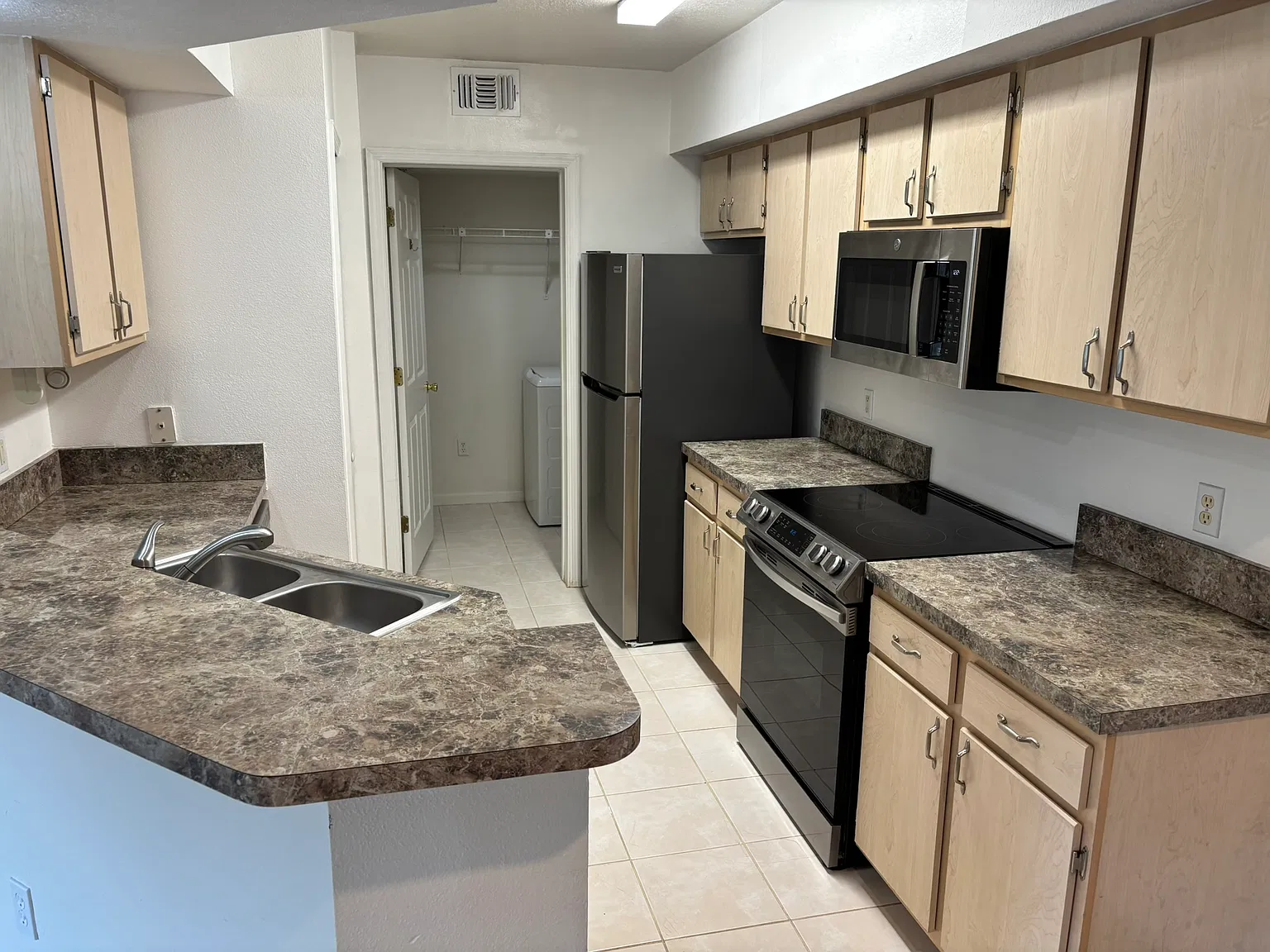2 bed, 1138 sqft, $1,650 — Photo 4