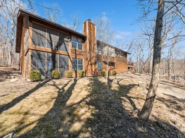 431 Marina Dr, Lake Sherwood, MO 63357