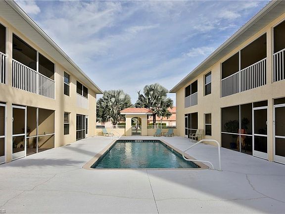 2nd image of 838 SW 47th Ter APT B203