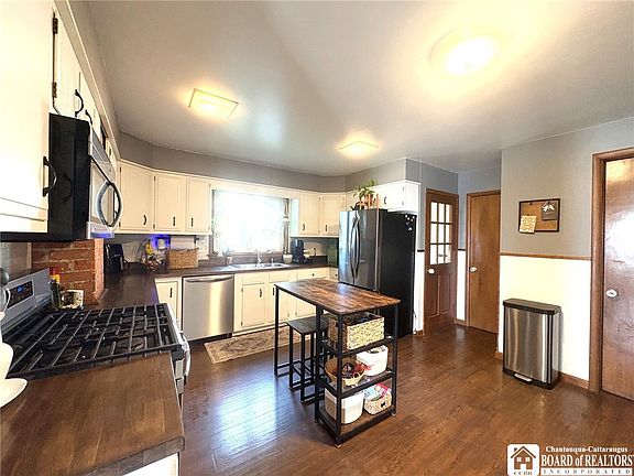 2nd image of 293 E Main St