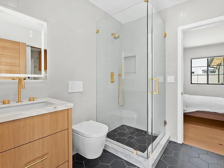 5748 Vesper Ave #1 — Photo 21