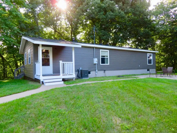 9560 N Meridian Rd, Pleasant Lake, MI 49272