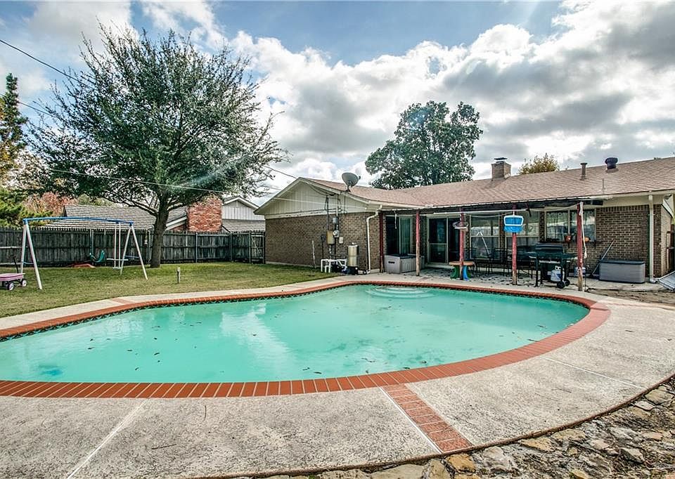 1st image of 7433 Yolanda Dr