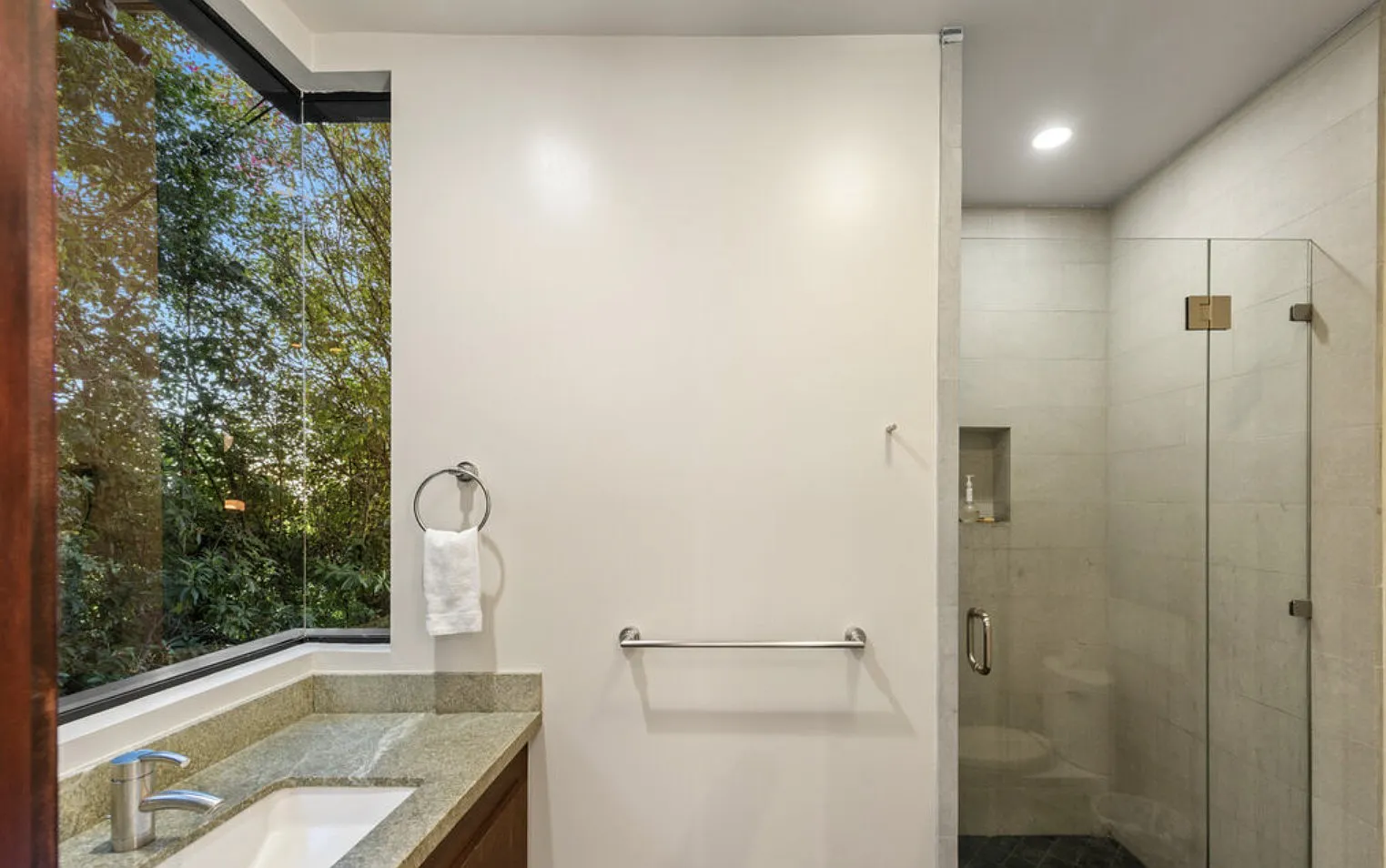 8 bed, 9000 sqft, $35,000 — Photo 1